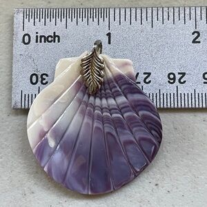 Large scallop pendant wampum quahog shell. 1.5” x 1.5” P3402